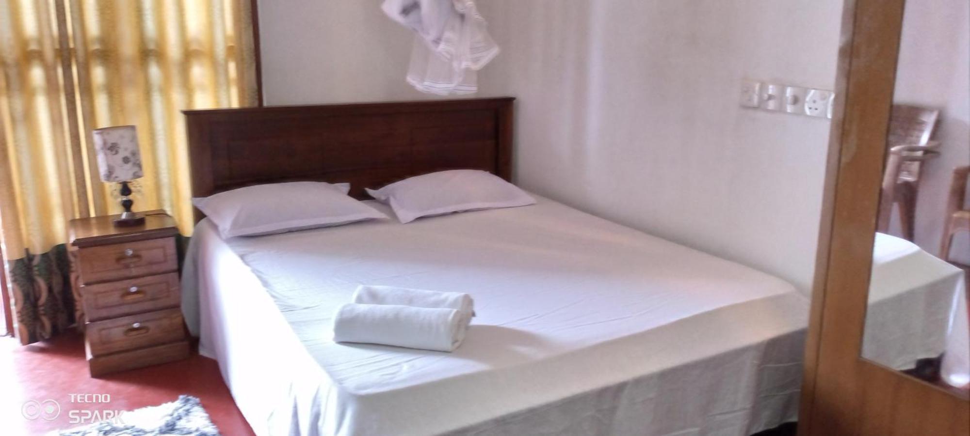 Hotel Desitha Family House Mirissa Esterno foto