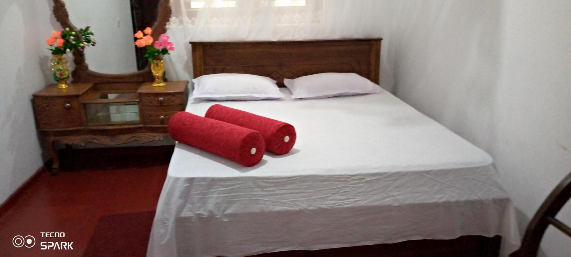 Hotel Desitha Family House Mirissa Esterno foto