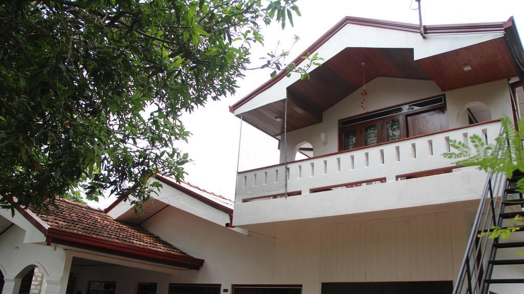 Hotel Desitha Family House Mirissa Esterno foto