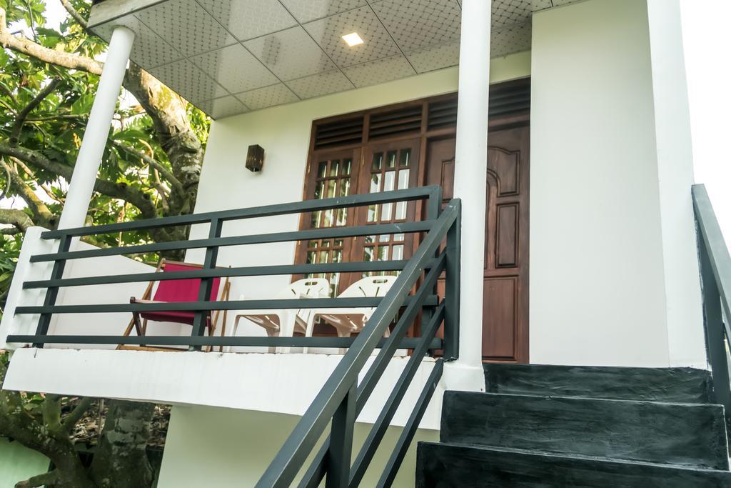 Hotel Desitha Family House Mirissa Esterno foto