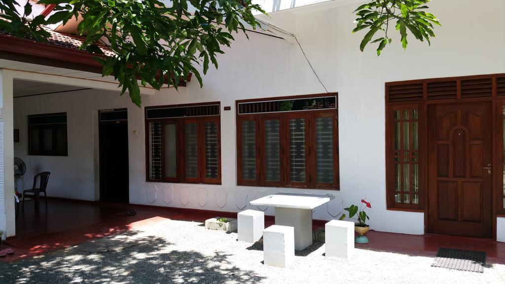 Hotel Desitha Family House Mirissa Esterno foto