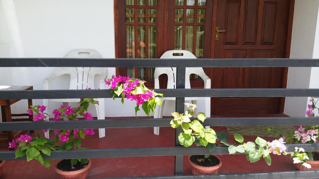 Hotel Desitha Family House Mirissa Esterno foto